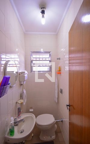 Casa à venda com 198m², 3 quartos e 3 vagas Casa à venda com 198m², 3 quartos e 3 vagasLavabo