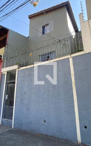 Casa à venda com 198m², 3 quartos e 3 vagas Casa à venda com 198m², 3 quartos e 3 vagasFachada Lateral