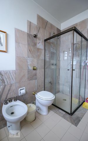 Casa à venda com 400m², 3 quartos e 4 vagas Casa à venda com 400m², 3 quartos e 4 vagasBanheiro Suíte 1