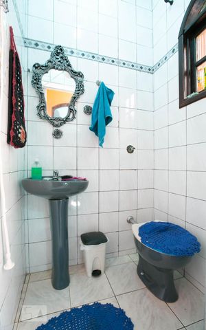Casa à venda com 200m², 3 quartos e 2 vagas Casa à venda com 200m², 3 quartos e 2 vagasBanheiro