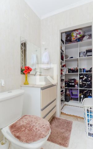 Casa à venda com 200m², 3 quartos e 3 vagasBanheiro da Suíte