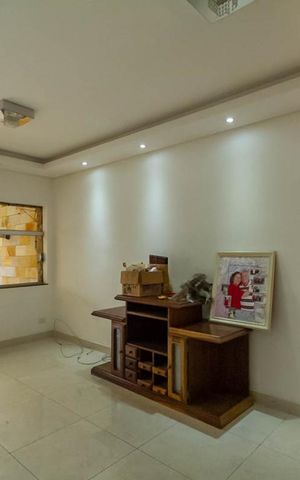 Casa à venda com 230m², 4 quartos e 3 vagas Casa à venda com 230m², 4 quartos e 3 vagasSala