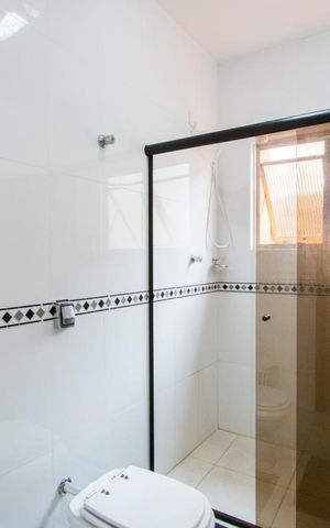 Casa à venda com 218m², 3 quartos e 3 vagas Casa à venda com 218m², 3 quartos e 3 vagasBanheiro social 1