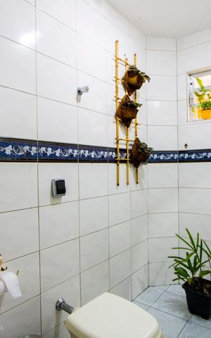 Casa à venda com 218m², 3 quartos e 3 vagas Casa à venda com 218m², 3 quartos e 3 vagasBanheiro social 2