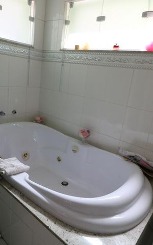 Casa à venda com 650m², 3 quartos e 5 vagasBanheiro suite