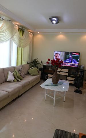 Casa à venda com 650m², 3 quartos e 5 vagasSala