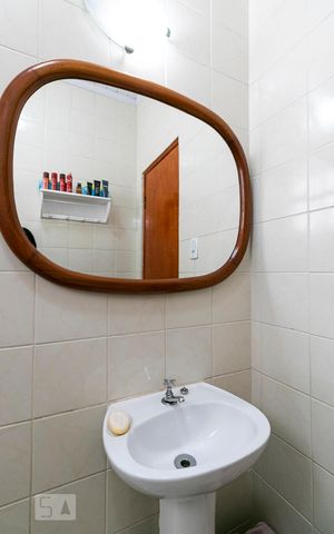 Casa à venda com 107m², 3 quartos e 1 vagaBanheiro 2