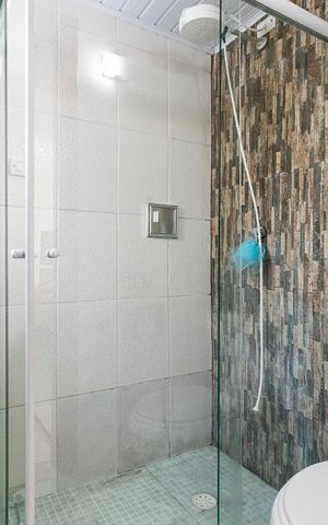 Casa à venda com 107m², 3 quartos e 1 vagaSuíte - Banheiro