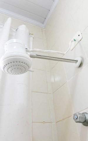Casa à venda com 107m², 3 quartos e 1 vagaBanheiro 2
