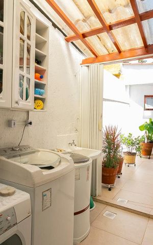 Casa à venda com 107m², 3 quartos e 1 vagaÁrea de Serviço