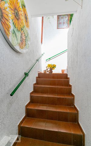 Casa à venda com 107m², 3 quartos e 1 vagaEscadas