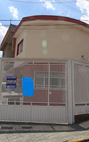 Casa à venda com 201m², 3 quartos e 4 vagasFachada