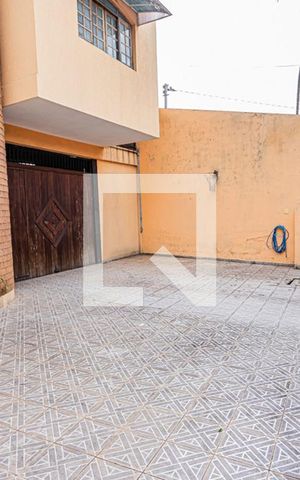 Casa à venda com 360m², 3 quartos e 8 vagas Casa à venda com 360m², 3 quartos e 8 vagasGaragem descoberta