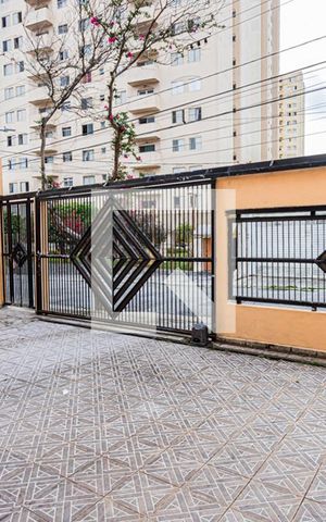 Casa à venda com 360m², 3 quartos e 8 vagas Casa à venda com 360m², 3 quartos e 8 vagasGaragem descoberta