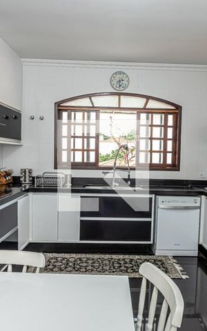 Casa à venda com 360m², 3 quartos e 8 vagas Casa à venda com 360m², 3 quartos e 8 vagasCozinha
