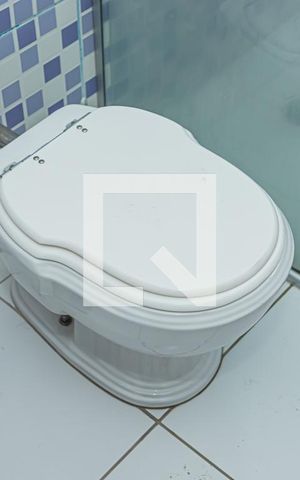 Casa à venda com 360m², 3 quartos e 8 vagas Casa à venda com 360m², 3 quartos e 8 vagasBanheiro suite 1