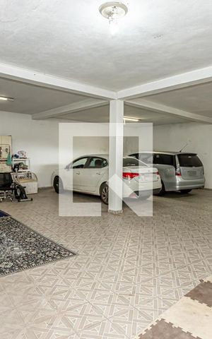Casa à venda com 360m², 3 quartos e 8 vagas Casa à venda com 360m², 3 quartos e 8 vagasGaragem coberta
