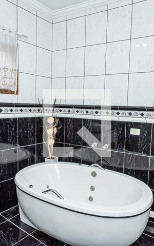 Casa à venda com 360m², 3 quartos e 8 vagas Casa à venda com 360m², 3 quartos e 8 vagasBanheiro suite 3