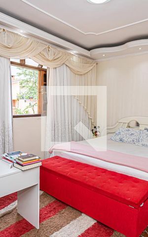 Casa à venda com 360m², 3 quartos e 8 vagas Casa à venda com 360m², 3 quartos e 8 vagasSuite 3