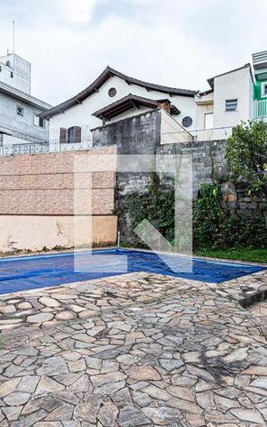 Casa à venda com 360m², 3 quartos e 8 vagas Casa à venda com 360m², 3 quartos e 8 vagasPiscina e churrasqueira