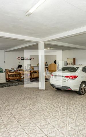 Casa à venda com 360m², 3 quartos e 8 vagas Casa à venda com 360m², 3 quartos e 8 vagasGaragem coberta