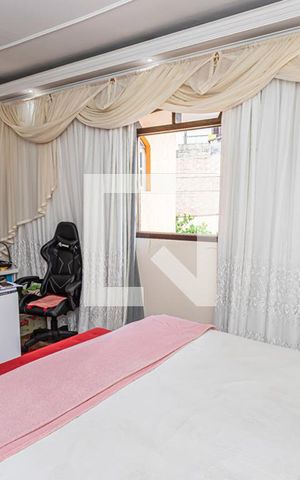 Casa à venda com 360m², 3 quartos e 8 vagas Casa à venda com 360m², 3 quartos e 8 vagasSuite 3