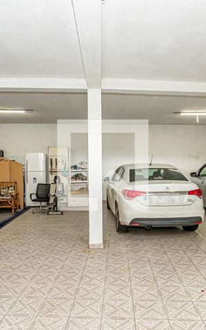 Casa à venda com 360m², 3 quartos e 8 vagas Casa à venda com 360m², 3 quartos e 8 vagasGaragem coberta