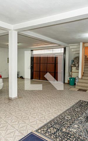 Casa à venda com 360m², 3 quartos e 8 vagas Casa à venda com 360m², 3 quartos e 8 vagasGaragem coberta