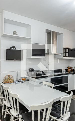 Casa à venda com 360m², 3 quartos e 8 vagas Casa à venda com 360m², 3 quartos e 8 vagasCozinha