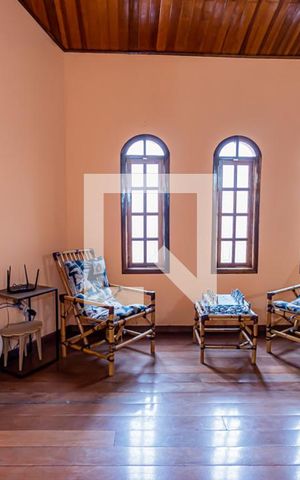 Casa à venda com 360m², 3 quartos e 8 vagas Casa à venda com 360m², 3 quartos e 8 vagasHall de passagem