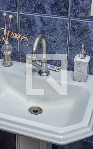 Casa à venda com 360m², 3 quartos e 8 vagas Casa à venda com 360m², 3 quartos e 8 vagasDetalhe Lavabo