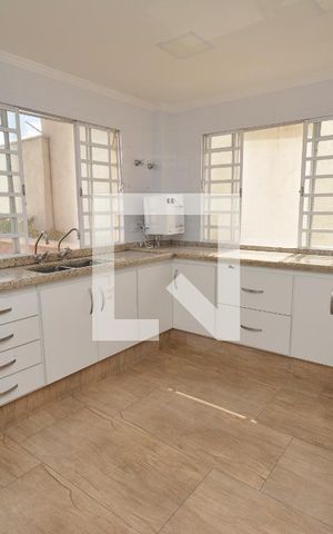 Casa à venda com 476m², 5 quartos e 3 vagasCozinha