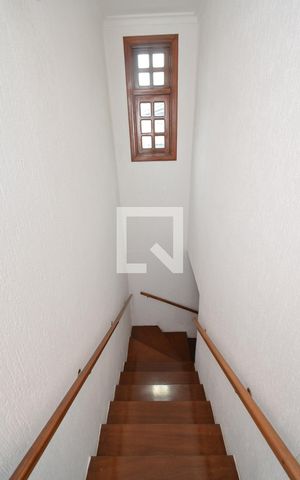 Casa à venda com 476m², 5 quartos e 3 vagasEscada
