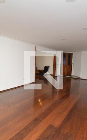 Casa à venda com 476m², 5 quartos e 3 vagasSala 