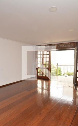 Casa à venda com 476m², 5 quartos e 3 vagasSala 