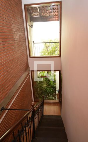 Casa à venda com 476m², 5 quartos e 3 vagasEscada