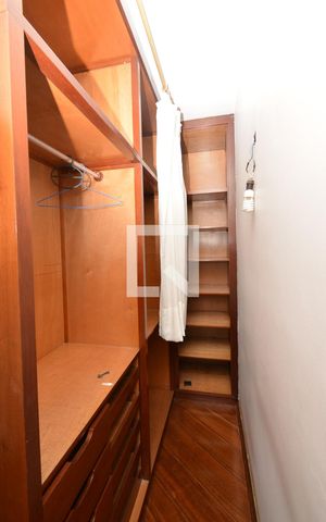 Casa à venda com 476m², 5 quartos e 3 vagasCloset 