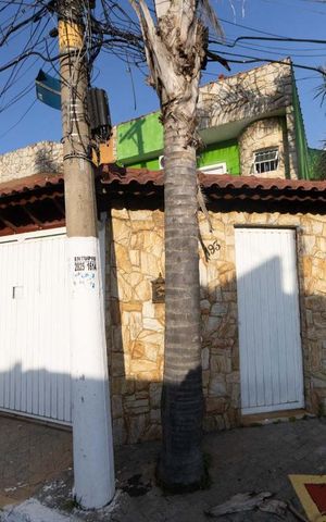 Casa à venda com 85m², 2 quartos e 2 vagas Casa à venda com 85m², 2 quartos e 2 vagasFachada