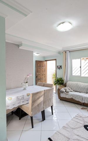 Casa à venda com 85m², 2 quartos e 2 vagas Casa à venda com 85m², 2 quartos e 2 vagasSala
