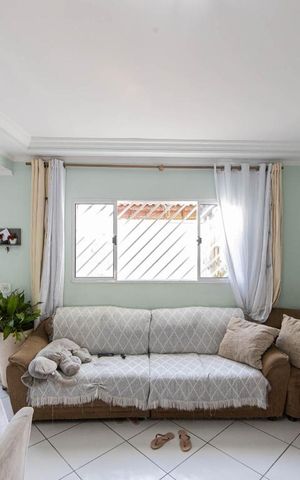 Casa à venda com 85m², 2 quartos e 2 vagas Casa à venda com 85m², 2 quartos e 2 vagasSala
