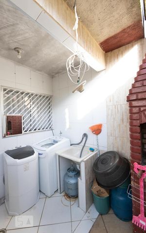 Casa à venda com 85m², 2 quartos e 2 vagas Casa à venda com 85m², 2 quartos e 2 vagasÁrea de Serviço