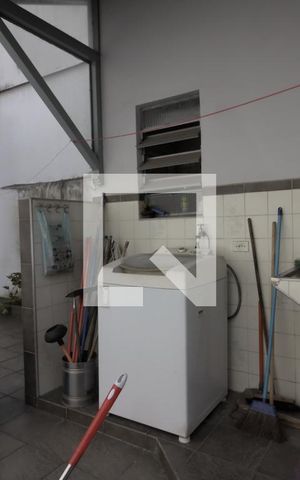 Casa à venda com 210m², 3 quartos e 6 vagasÁrea de Serviço