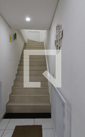 Casa à venda com 211m², 4 quartos e 2 vagasEscada