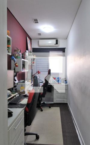 Casa à venda com 211m², 4 quartos e 2 vagasEscritório