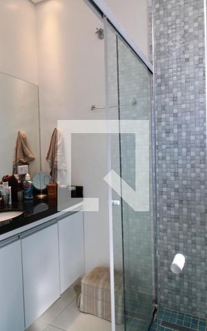 Casa à venda com 211m², 4 quartos e 2 vagasBanheiro da suíte 1