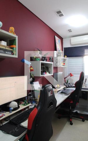 Casa à venda com 211m², 4 quartos e 2 vagasEscritório