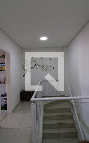 Casa à venda com 211m², 4 quartos e 2 vagasCorredor