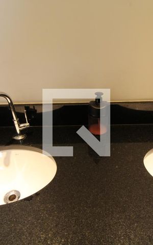 Casa à venda com 211m², 4 quartos e 2 vagasPia banheiro da suíte 2 e 3