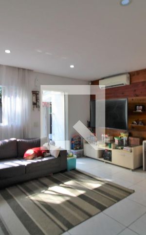 Casa à venda com 211m², 4 quartos e 2 vagasSala