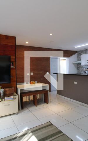 Casa à venda com 211m², 4 quartos e 2 vagasSala